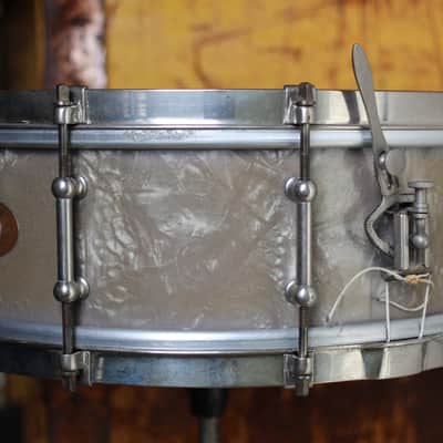 1930's Ludwig 'Professional Model' Snare Drum 5"x14" in Lavender Pearl image 2