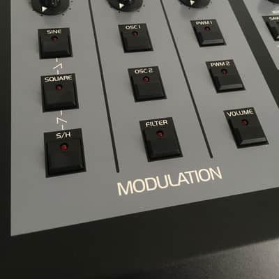 OBERHEIM OB-X8 + FLIGHTCASE / FLYCASE - PRINCE, QUEEN, POLICE, DEPECHE MODE, VAN HALEN - COMME NEUF image 9