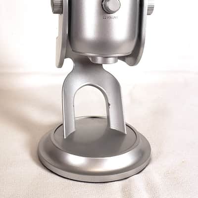 Blue Yeti Professional Multi-Pattern USB Condenser Microphone - Silver image 1
