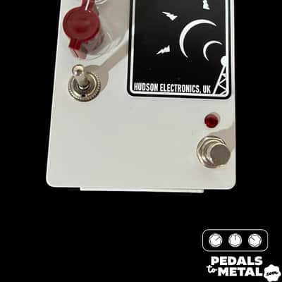 Hudson Electronics Broadcast-AP Ariel Posen Signature 2019 - Present - White X14338 image 2