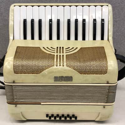 Camerano 25 Key Beginner Accordion - Made in Italy - 1960’s - Mother of Pearl Finish image 3