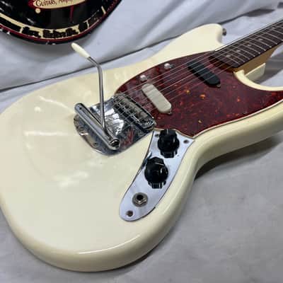 Fender Mustang 1967 Electric Guitar - Non-Original Neck Pickup image 17