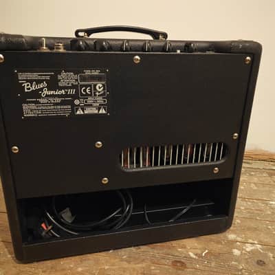 Fender Blues Junior III 15-Watt 1x12" image 2