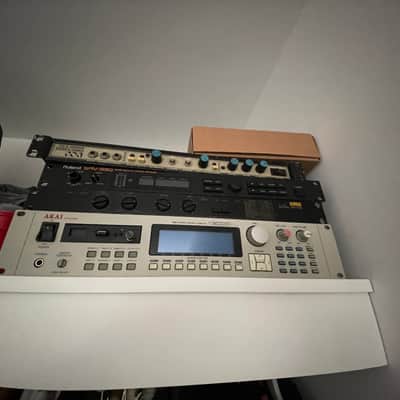 Akai S3000XL MIDI Stereo Digital Sampler 1996 - White