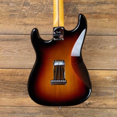 Immagine Fender American Professional II Stratocaster - 3-Tone Sunburst w/Case - 9