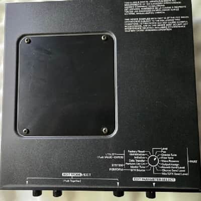 Roland JV-1010 64-Voice Synthesizer Module - Black image 3