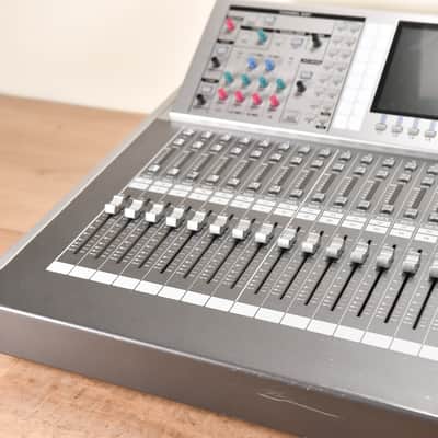 Roland M-400 48-Channel Live Digital Mixing Consolem (church owned) CG00KLT image 4