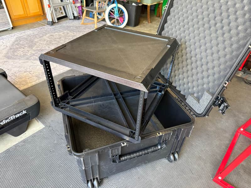 SKB 6U Rack with Rolling Case 3i-2424M146U image 1