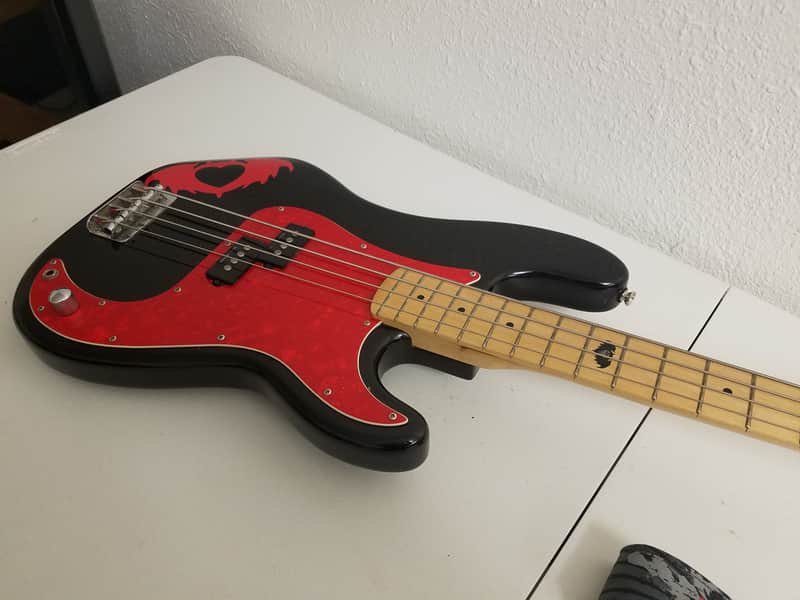 希少！Squier Pete Wentzモデル 赤黒プレベ Squier by Fender Pete