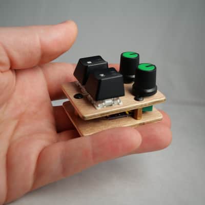 useMidi madMidiMini 2025 with 2 Note Buttons 2 Potentiometers and LEDs image 9