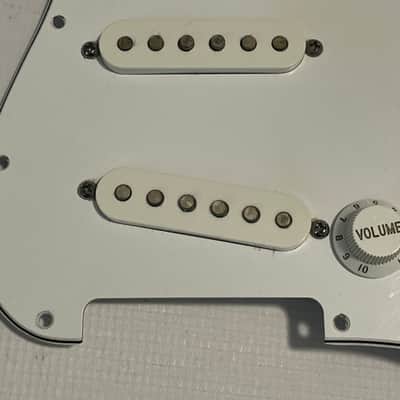 1993 MIM Fender Mexico Stratocaster White Loaded SSS Pickguard 11 Screw 3 Ply image 8
