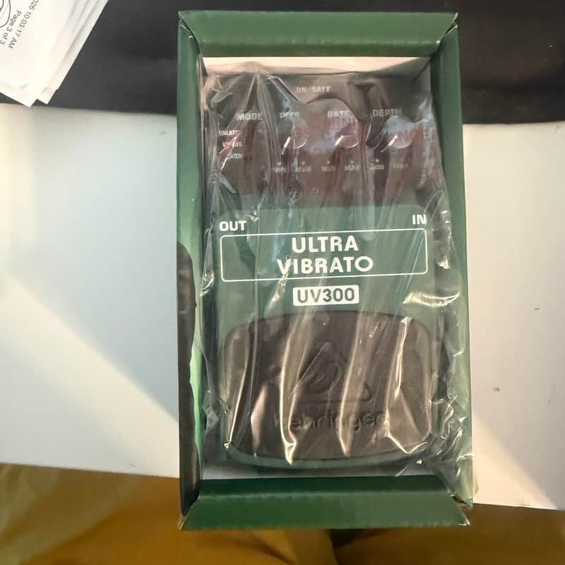 ✳️ Behringer UV300 Ultra Vibrato Pedal 2010s - Standard image 1