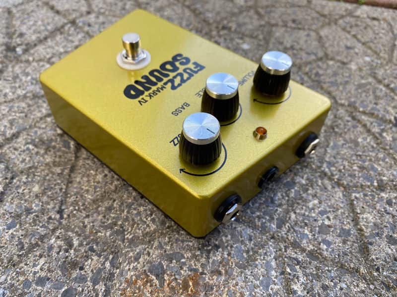 Spectre Electronics - Fuzz Sound MKIV Tone Bender OC140 Metallic Gold image 1