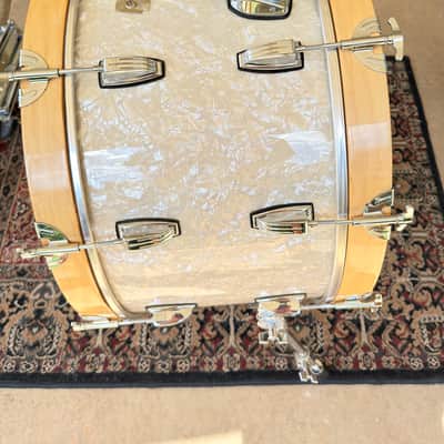 Ludwig 22" x 12" Classic Maple Bass Drum image 3