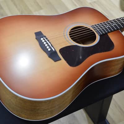 Guild USA D-40 Dreadnought Pacific Sunburst All Solid Acoustic Guitar & Hard Case image 8