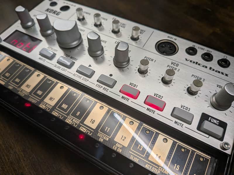 Korg Volca Bass Analog Bass Sequencer/Synthesizer 2013 - Present - Silver/Black image 1
