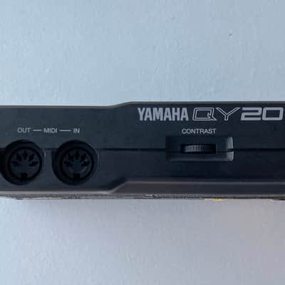 Yamaha QY20 Mid 90s - Black image 3