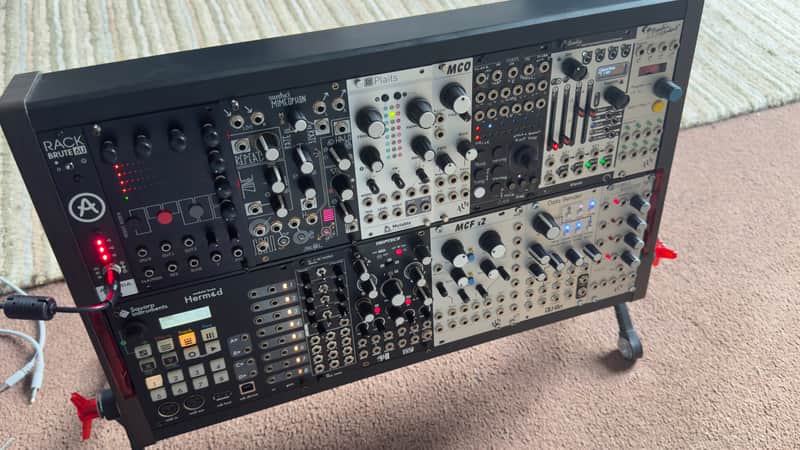 Arturia RackBrute 6U Eurorackケース Amazon.com: Arturia RackBrute 6U Eurorack Case Enclosure with