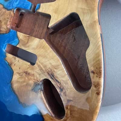 Single-Single-Humbucker pickup setup River table style Resin wood Blue seawater resin veneer Mahogany strat Electric guitar body SSH image 6