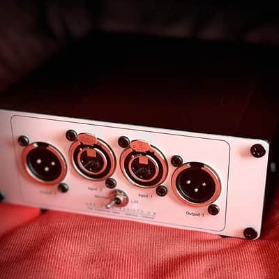 Neve Marinair Carnhill Style Transformer Box - British image 2