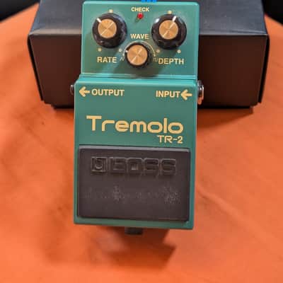 Boss TR-2 Tremolo (Silver Label) 1997 - Present - Green image 1