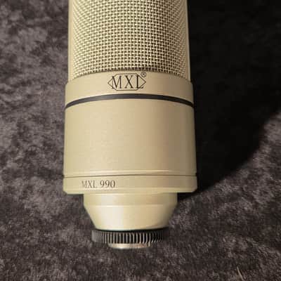 MXL 990 / 991 Condenser Microphone Kit w/ Carrying Case & Mic Clips image 2
