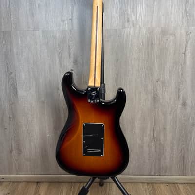 Fender Player Stratocaster with Maple Fretboard 2018 - 2024 - 3-Color Sunburst image 4