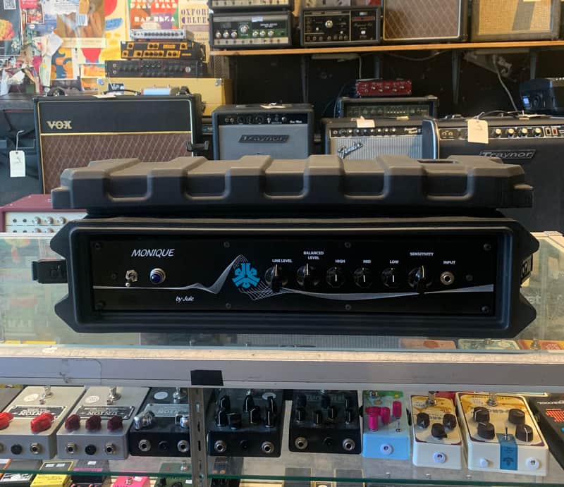 Jules Amps Monique image 1