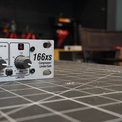 dbx 166xs Dual-Channel Compressor / Limiter / Gate 2010s - Silver image 3
