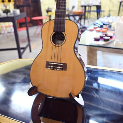 Lanikai Lanikai HU-26 Concert Ukulele - Natural Gloss (Early Hohner Era) - gloss image 3