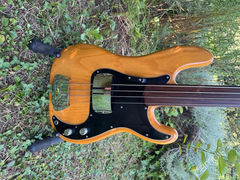 Fender Precision Bass Fretless with Rosewood Fingerboard