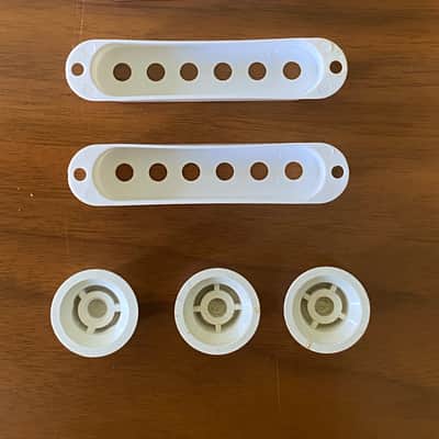 Fender Stratocaster Mid-90s - White Pickguard, Pickup Covers, Knobs, Switch and Trem Tips image 5