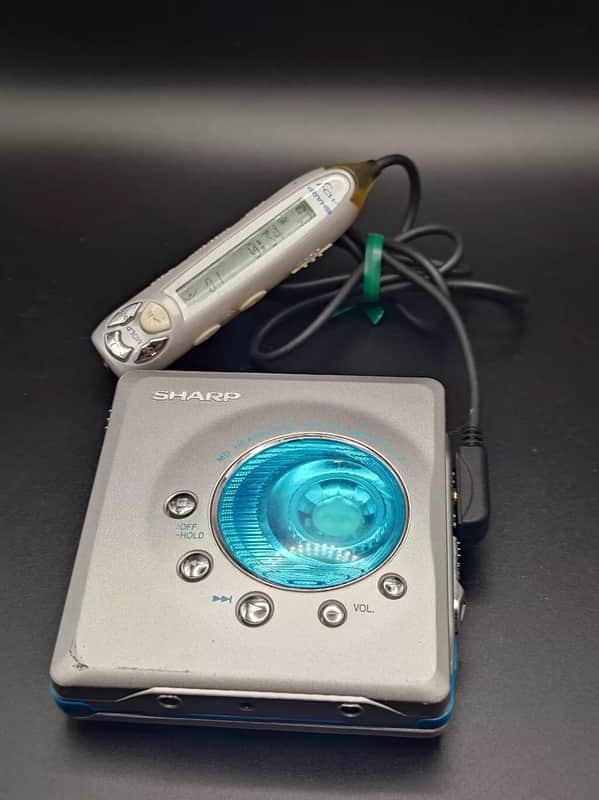 SHARP MD HEADPHONE MDLP PLAYER MD-ST700 With remote image 1