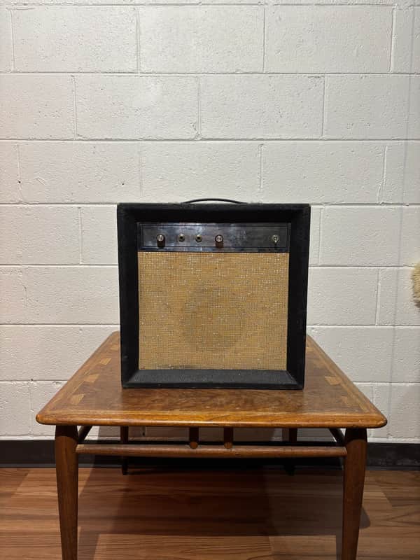 Silvertone Model 1459 3-Watt 1x8 Guitar Combo 1960 - Black image 1