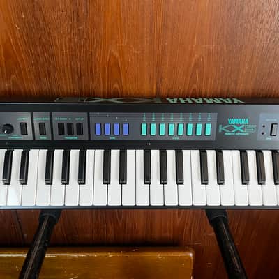 YAMAHA KX5 Black remote MIDI controller w/ original case Keyter image 2