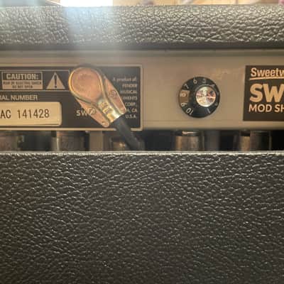 Fender '65 Deluxe Reverb Reissue 22-Watt 1x12" Guitar Combo 1994 - Present - Black image 3