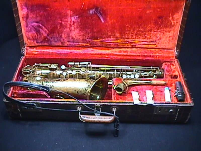 The Martin Alto Saxophone Original Lacquer and Original Case & Ready to Play 8 S Bild 1