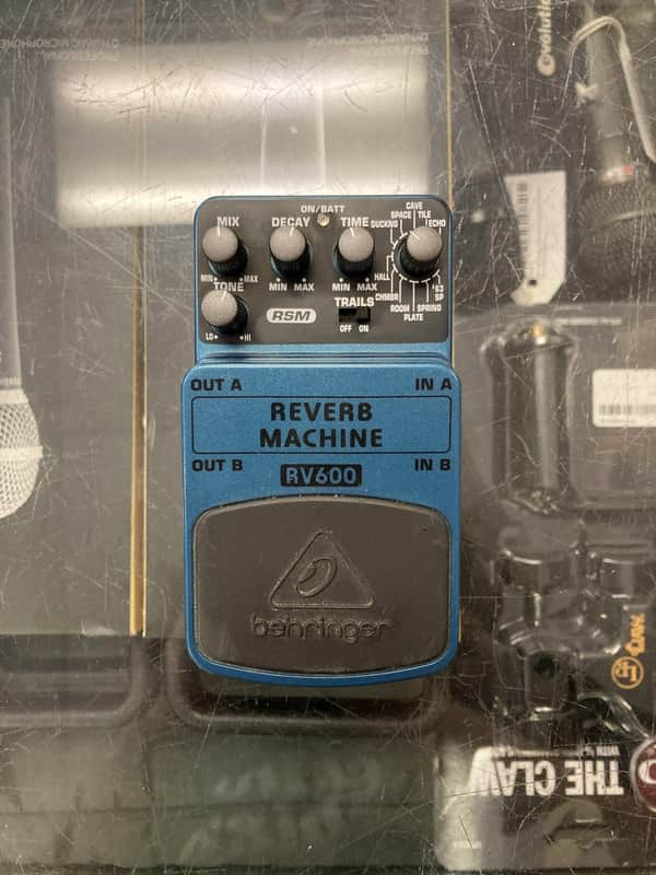 Behringer RV600