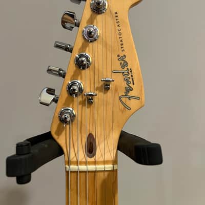 Fender American Standard Stratocaster with Maple Fretboard, Tremolo, 1995 - Black image 6
