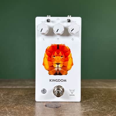 Foxpedal Kingdom V2 2010s - White with Lion Graphic image 2