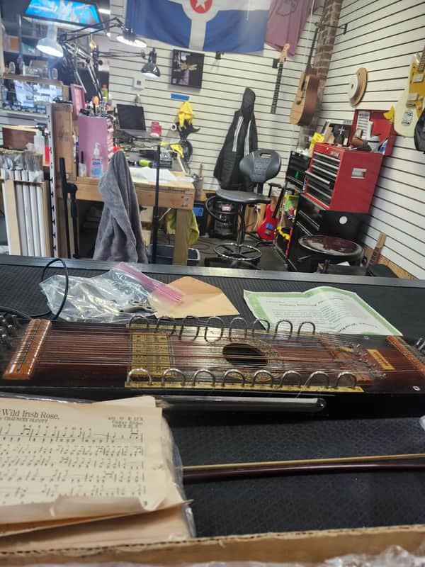 Ukelin Manufacturers Advertising Company 93 Ferry Street New Jersey Model 5186 Patent # 1,697,396 1925 to 1933 - Good image 1