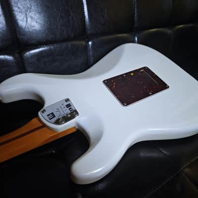 Fender American Ultra Stratocaster  - Arctic Pearl image 6