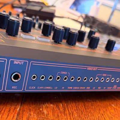 Behringer LM Drum Hybrid 8/12-Bit Sampling Drum Machine 2025 image 5