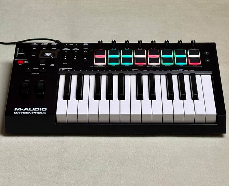 M-Audio Oxygen Pro 25 - Excellent Condition - Boxed image 1