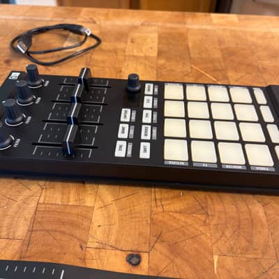 Native Instruments Traktor Kontrol F1 2010s - Black image 10