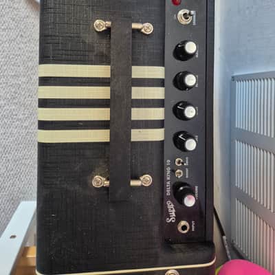 Supro 1820R Delta King 10 5-Watt 1x10" Guitar Combo 2021 - Present - White / White Stripes image 3