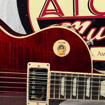 Gibson Les Paul Classic Guitar with Case 2014 image 3