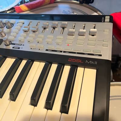 Novation ReMOTE 25 SL MKII MIDI Controller 2008 - Gray image 4