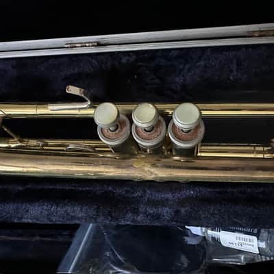 Conn 16B Trumpet – Vintage 1978 – w/ Case, 2 Mouthpieces & Accessories image 4
