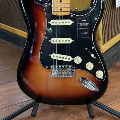 Fender Vintera II '70s Stratocaster with Maple Fretboard 3-Color Sunburst #MX23039418 7lbs 2.9oz image 9